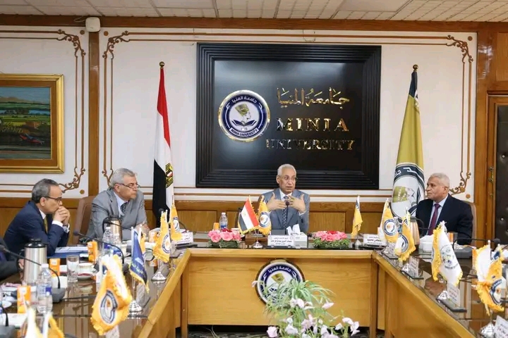 1777230441266 جامعة قناة السويس توقع اتفاقية لإنشاء مركز تدريب جامعة المنيا تعلن مواعيد امتحانات الفصل الثاني.. وحظر الهواتف والساعات الذكية وتشديد الانضباط داخل اللجان موقع في الجامعة