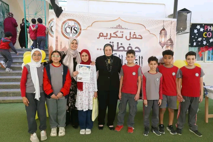 مدرسة القاهرة للغات تحتفي بحفّاظ القرآن 