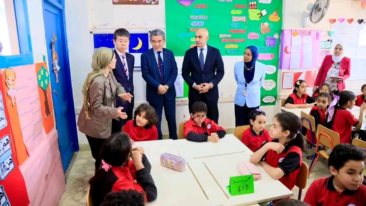 1777381330449 حل النموذج الاسترشادي السابع في اللغة الإنجليزية وزير التعليم ورئيس جامعة هيروشيما يشهدان تطبيق النموذج الياباني داخل المدارس المصرية اليابانية موقع في الجامعة
