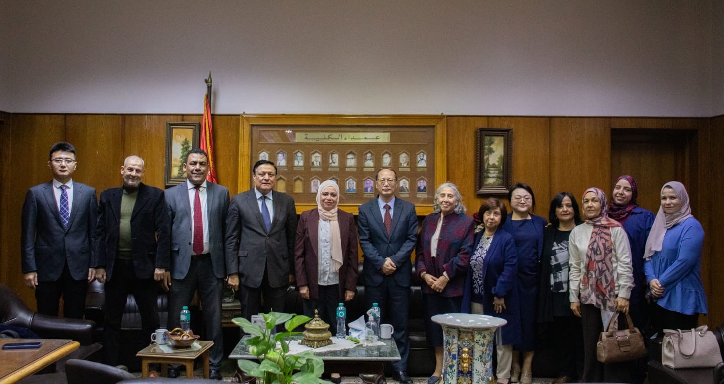 2443ec1b edad 4587 ac0c c35e59c383f2 اليوم الثقافي الصيني ألسن عين شمس تحتفي باليوم الثقافي الصيني احتفالًا بمرور 70 عامًا على العلاقات المصرية الصينية موقع في الجامعة