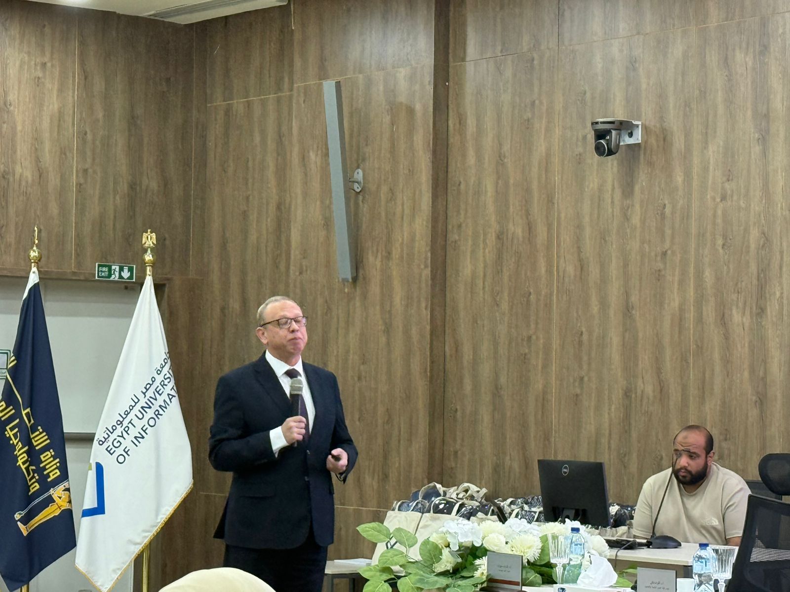 طالب بجامعة مصر للمعلوماتية