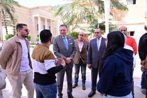 قافلة طبية مجانية للعيون بجامعة القاهرة لخدمة الطلاب والعاملين وأعضاء هيئة التدريس 3 قافلة طبية مجانية للعيون بجامعة القاهرة