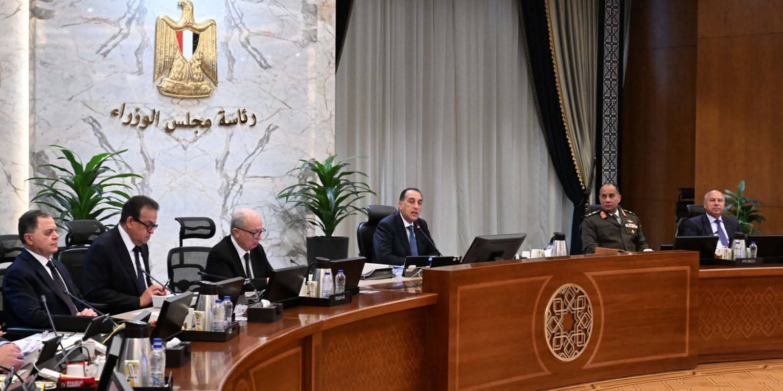 مجلس الوزراء يقرر مد مواعيد غلق المحال حتى 11 مساءً