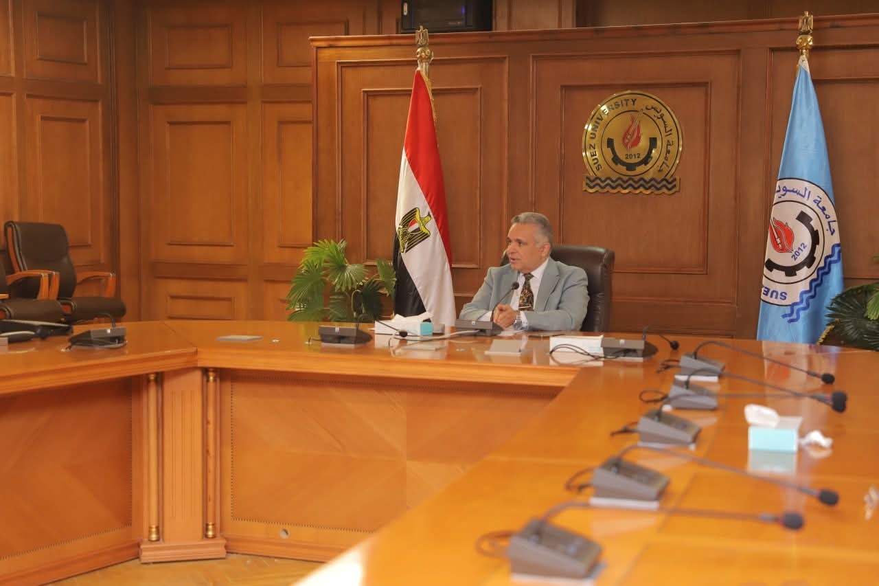 رئيس جامعة السويس