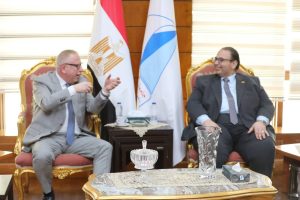 لتسريع التنفيذ.. رئيس جامعة كفر الشيخ يلتقي رئيس الشركة الوطنية لمتابعة مشروع المدينة الطبية 4 FB IMG 1775925315544 رئيس جامعة كفر الشيخ لتسريع التنفيذ.. رئيس جامعة كفر الشيخ يلتقي رئيس الشركة الوطنية لمتابعة مشروع المدينة الطبية موقع في الجامعة