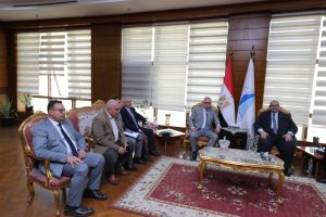 لتسريع التنفيذ.. رئيس جامعة كفر الشيخ يلتقي رئيس الشركة الوطنية لمتابعة مشروع المدينة الطبية 2 رئيس جامعة كفر الشيخ يلتقي رئيس الشركة الوطنية