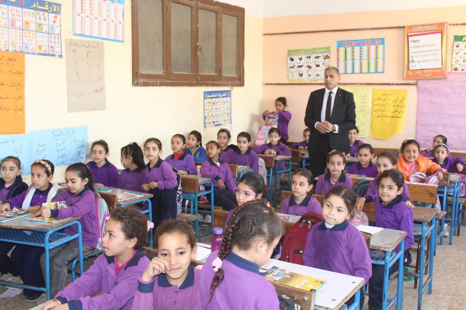 FB IMG 1776162885418 وزير التعليم العالي "لا تهاون مع الغياب".. مدير تعليم الجيزة يقود جولة مفاجئة بمدارس الشيخ زايد وكرداسة موقع في الجامعة