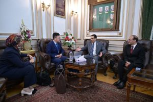 جامعة القاهرة تبحث توسيع التعاون الأكاديمي مع جامعة نورث ويست الصينية وتعزيز الشراكات الدولية 2 جامعة القاهرة تبحث توسيع التعاون الأكاديمي مع جامعة نورث ويست الصينية وتعزيز الشراكات الدولية