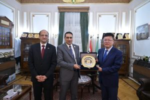 جامعة القاهرة تبحث توسيع التعاون الأكاديمي مع جامعة نورث ويست الصينية وتعزيز الشراكات الدولية 4 FB IMG 1776327014183 جامعة القاهرة جامعة القاهرة تبحث توسيع التعاون الأكاديمي مع جامعة نورث ويست الصينية وتعزيز الشراكات الدولية موقع في الجامعة