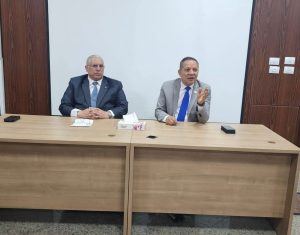 رئيس جامعة دمياط يطلق دورة “الإدارة الجامعية والقيادة” لتأهيل القيادات الأكاديمية 2 رئيس جامعة دمياط يطلق دورة الإدارة الجامعية والقيادة