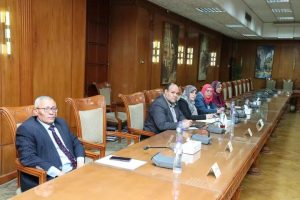FB IMG 1776616737042 رئيس جامعة المنوفية يترأس اجتماعًا لمناقشة خطة تعيين رئيس جامعة المنوفية يترأس اجتماعًا لمناقشة خطة تعيين المعيدين خلال 5 سنوات موقع في الجامعة