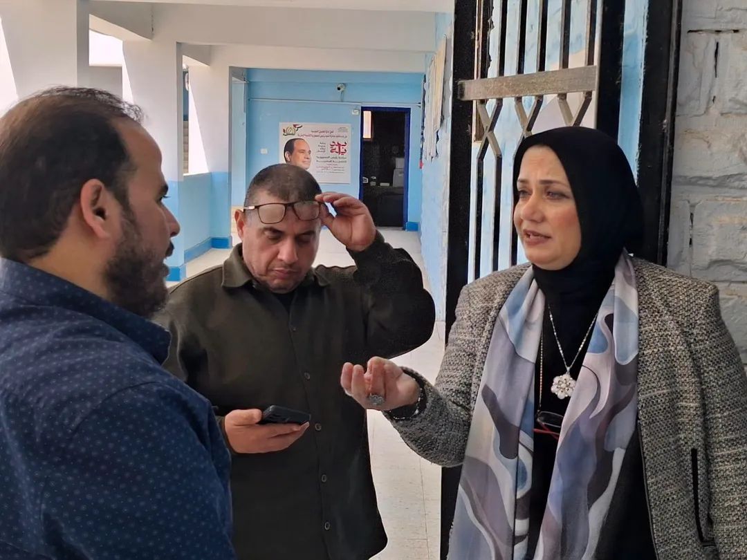 FB IMG 1776684023785 تعليم مطروح تحيل مدير مدرسة للتحقيق «لا تهاون مع المقصرين».. تعليم مطروح تحيل مدير مدرسة للتحقيق خلال جولة مفاجئة بمدارس العلمين موقع في الجامعة