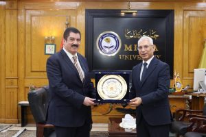 جامعة المنيا تُجري مقابلات اختيار عميد كلية الطب وسط تأكيد على معايير الكفاءة والتميز 5 FB IMG 1776881979339 جامعة المنيا تُجري مقابلات اختيار عميد كلية الطب جامعة المنيا تُجري مقابلات اختيار عميد كلية الطب وسط تأكيد على معايير الكفاءة والتميز موقع في الجامعة