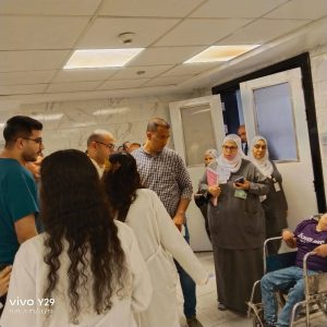 FB IMG 1777139558514 قيادات مستشفيات جامعة القاهرة في جولة مفاجئة بمستشفى قيادات مستشفيات جامعة القاهرة في جولة مفاجئة بمستشفى الطوارئ لتعزيز الانضباط الطبي موقع في الجامعة