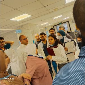 قيادات مستشفيات جامعة القاهرة في جولة مفاجئة بمستشفى الطوارئ لتعزيز الانضباط الطبي 6 FB IMG 1777139560541 قيادات مستشفيات جامعة القاهرة في جولة مفاجئة بمستشفى قيادات مستشفيات جامعة القاهرة في جولة مفاجئة بمستشفى الطوارئ لتعزيز الانضباط الطبي موقع في الجامعة