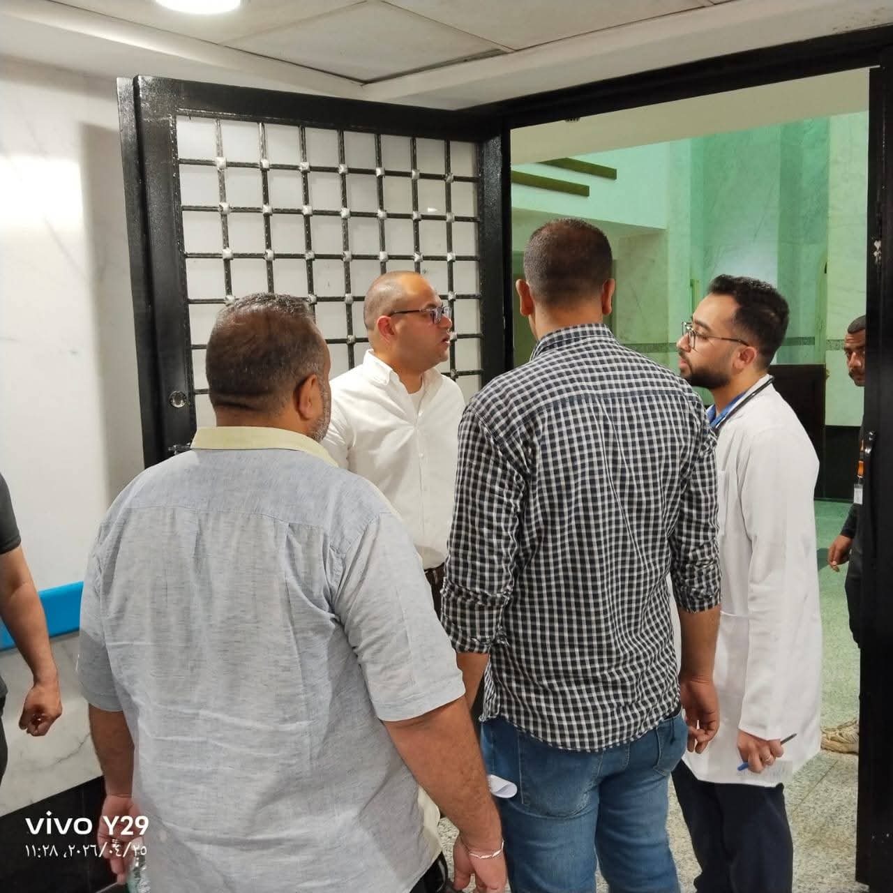 FB IMG 1777139562729 جامعة قناة السويس توقع اتفاقية لإنشاء مركز تدريب قيادات مستشفيات جامعة القاهرة في جولة مفاجئة بمستشفى الطوارئ لتعزيز الانضباط الطبي موقع في الجامعة