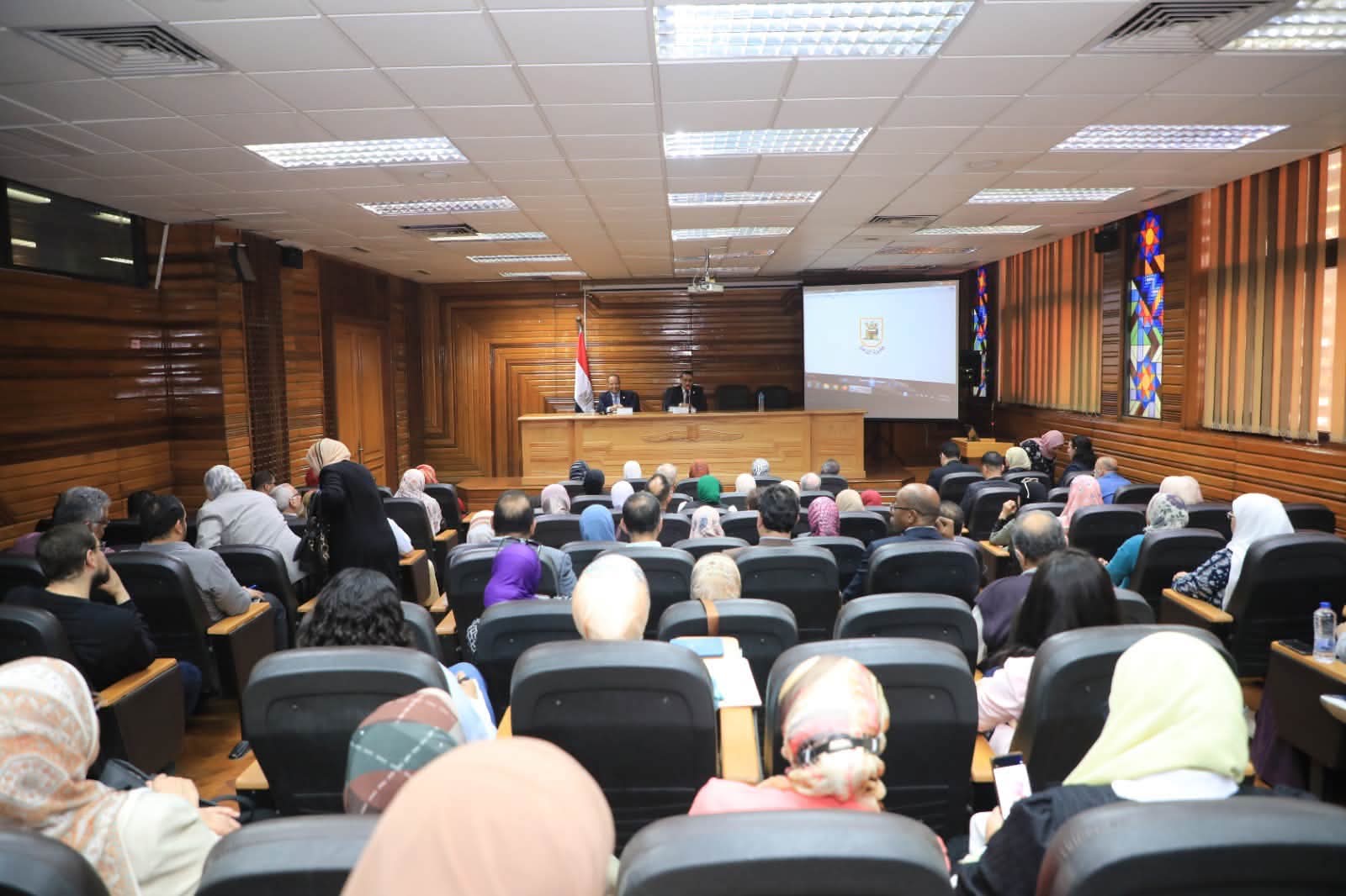 FB IMG 1777356859714 جامعة القاهرة تعزز البحث العلمي بالذكاء الاصطناعي جامعة القاهرة تعزز البحث العلمي بالذكاء الاصطناعي.. ورشة متخصصة لتمكين الباحثين بأدوات الجيل الجديد موقع في الجامعة