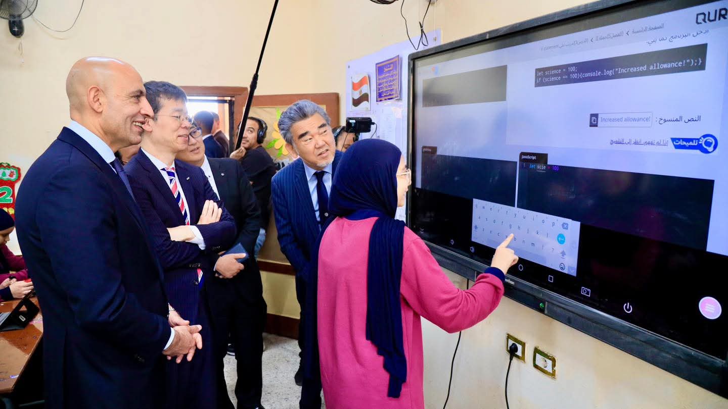 FB IMG 1777379090521 تطبيق عملي للذكاء الاصطناعي داخل الفصول تطبيق عملي للذكاء الاصطناعي داخل الفصول.. وزير التعليم يتابع منصة «كيريو» بمدرسة الأورمان الثانوية موقع في الجامعة