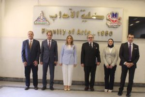 FB IMG 1777568126713 نائب رئيس جامعة عين شمس نائب رئيس جامعة عين شمس يفتتح المؤتمر الدولي الخامس عشر لكلية الآداب حول تطبيقات الذكاء الاصطناعي موقع في الجامعة