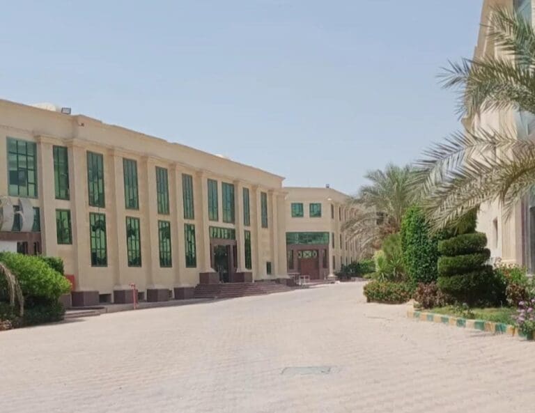 IMG 20250908 WA0001 768x593 1 منح مجانية وجزئية بالجامعات الخاصة 2026 أماكن محدودة.. بدء الدراسة ببرنامج هندسة الاتصالات والحاسبات بجامعة العبور للعلوم والتكنولوجيا موقع في الجامعة