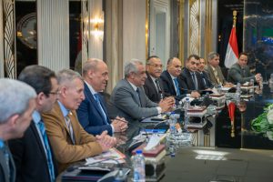 وزيرا التعليم العالي والإنتاج الحربي يتفقان على ربط البحث العلمي بالصناعة وتطوير الكوادر المصرية 3 وزيرا التعليم العالي والإنتاج الحربي يتفقان على ربط البحث العلمي بالصناعة وتطوير الكوادر المصرية