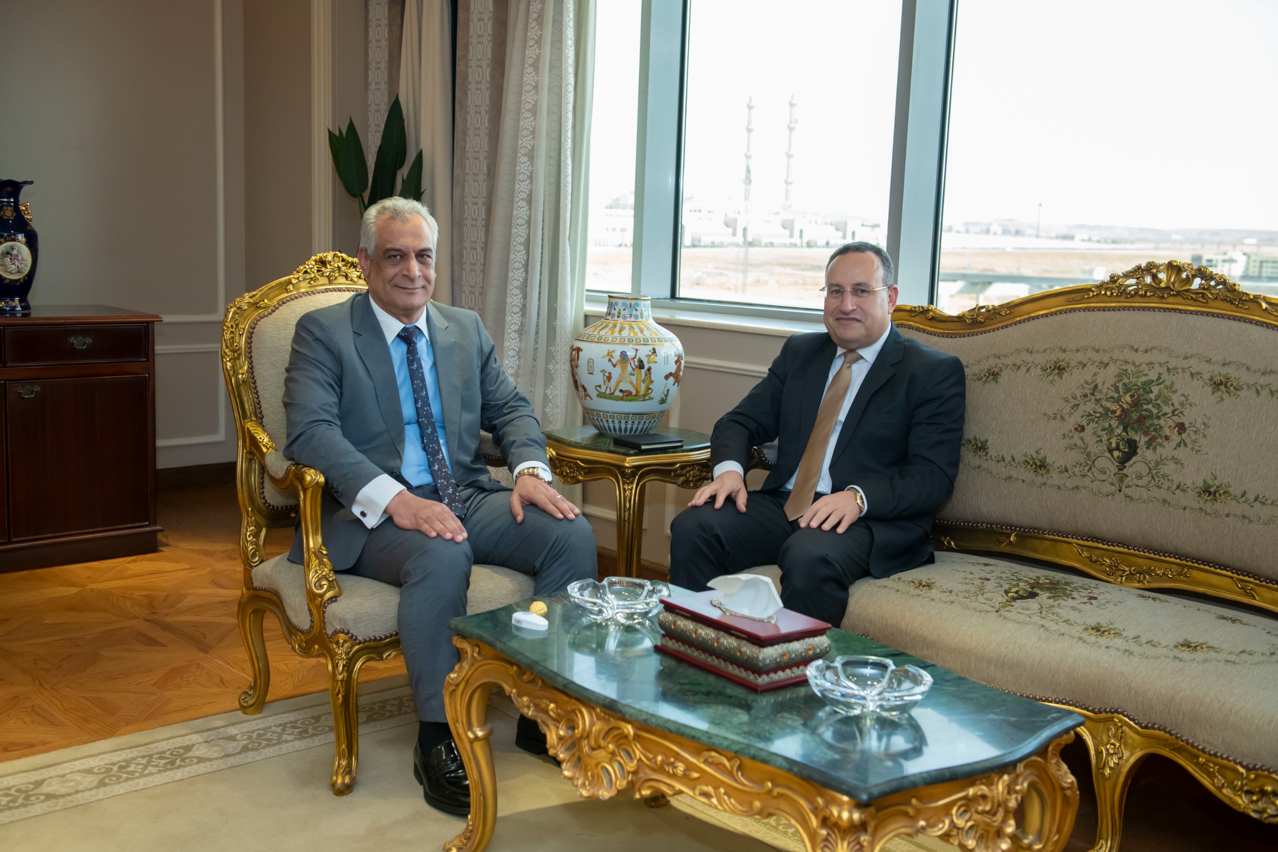 IMG 20260401 WA0013 مجلس كلية الصيدلة جامعة القاهرة وزيرا التعليم العالي والإنتاج الحربي يتفقان على ربط البحث العلمي بالصناعة وتطوير الكوادر المصرية موقع في الجامعة