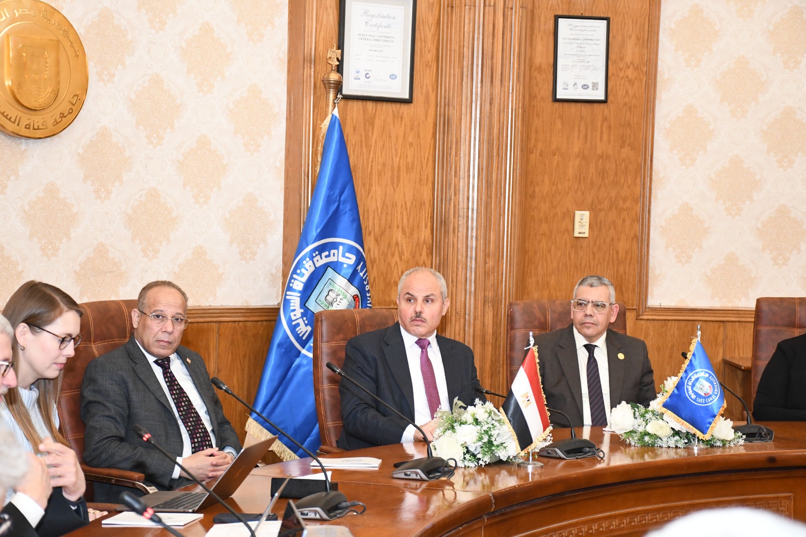 IMG 20260401 WA0111 جامعة قناة السويس جامعة قناة السويس تستضيف وفد الاعتماد الألماني لاعتماد برنامجي «فارم دي» بكلية الصيدلة موقع في الجامعة