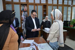 IMG 20260410 WA0009 جامعة القاهرة جولة مفاجئة لرئيس جامعة القاهرة لمتابعة ترشيد الطاقة وحصر الأصول غير المستغلة داخل الحرم الجامعي موقع في الجامعة