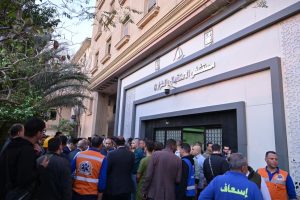 رئيس جامعة القاهرة يتفقد حريق طوارئ قصر العيني بعد السيطرة عليه.. وإخلاء احترازي دون إصابات 3 IMG 20260411 WA0108 رئيس جامعة القاهرة يتفقد حريق طوارئ قصر العيني رئيس جامعة القاهرة يتفقد حريق طوارئ قصر العيني بعد السيطرة عليه.. وإخلاء احترازي دون إصابات موقع في الجامعة