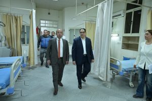 رئيس جامعة القاهرة يطمئن على مرضى الاستقبال والطوارئ بعد نقلهم احترازيًا.. ويؤكد انتظام الرعاية الطبية 7 IMG 20260411 WA0141 رئيس جامعة القاهرة رئيس جامعة القاهرة يطمئن على مرضى الاستقبال والطوارئ بعد نقلهم احترازيًا.. ويؤكد انتظام الرعاية الطبية موقع في الجامعة