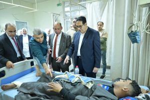رئيس جامعة القاهرة يطمئن على مرضى الاستقبال والطوارئ بعد نقلهم احترازيًا.. ويؤكد انتظام الرعاية الطبية 8 رئيس جامعة القاهرة يطمئن على مرضى الاستقبال والطوارئ