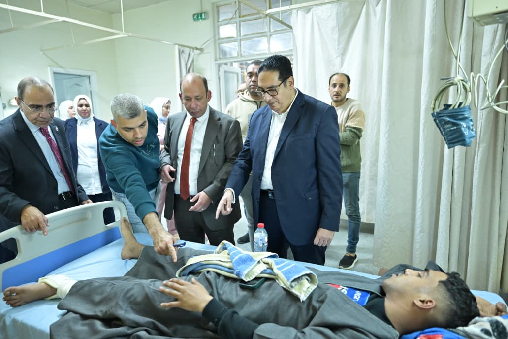 رئيس جامعة القاهرة يطمئن على مرضى الاستقبال والطوارئ