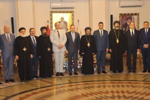 وزير التعليم العالي يزور الكنيسة المرقسية بالإسكندرية لتهنئة الأقباط بعيد القيامة المجيد 2 وزير التعليم العالي يزور الكنيسة المرقسية بالإسكندرية