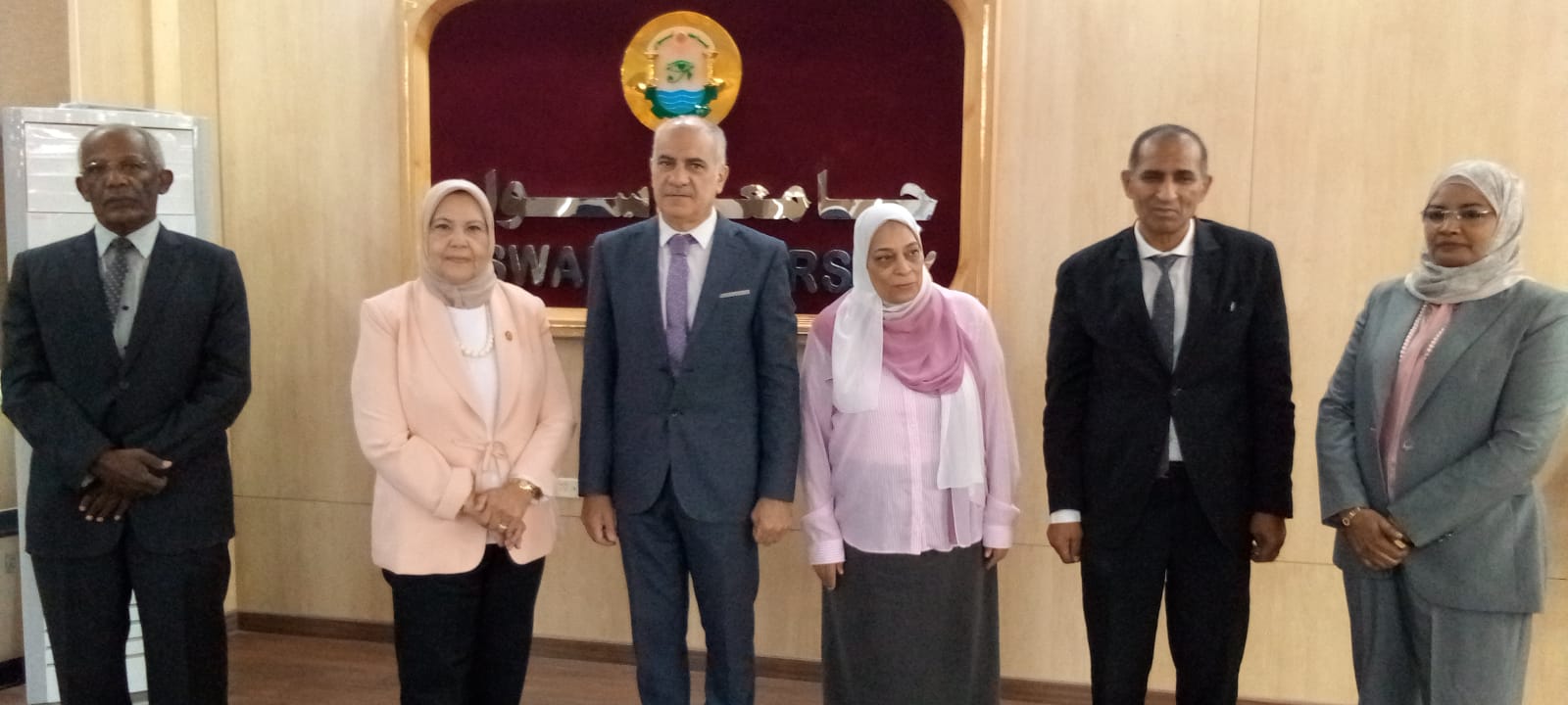 IMG 20260412 WA0125 جامعة أسوان جامعة أسوان تناقش اختيار عميد كلية التمريض وفق معايير الكفاءة والشفافية موقع في الجامعة