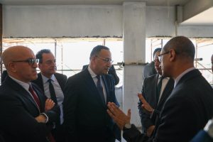 وزير التعليم العالي يتابع إنشاءات الجامعة الأهلية الفرنسية بالشروق ويؤكد: جاهزية الاستقبال في سبتمبر 2026 9 IMG 20260414 WA0034 وزير التعليم العالي وزير التعليم العالي يتابع إنشاءات الجامعة الأهلية الفرنسية بالشروق ويؤكد: جاهزية الاستقبال في سبتمبر 2026 موقع في الجامعة