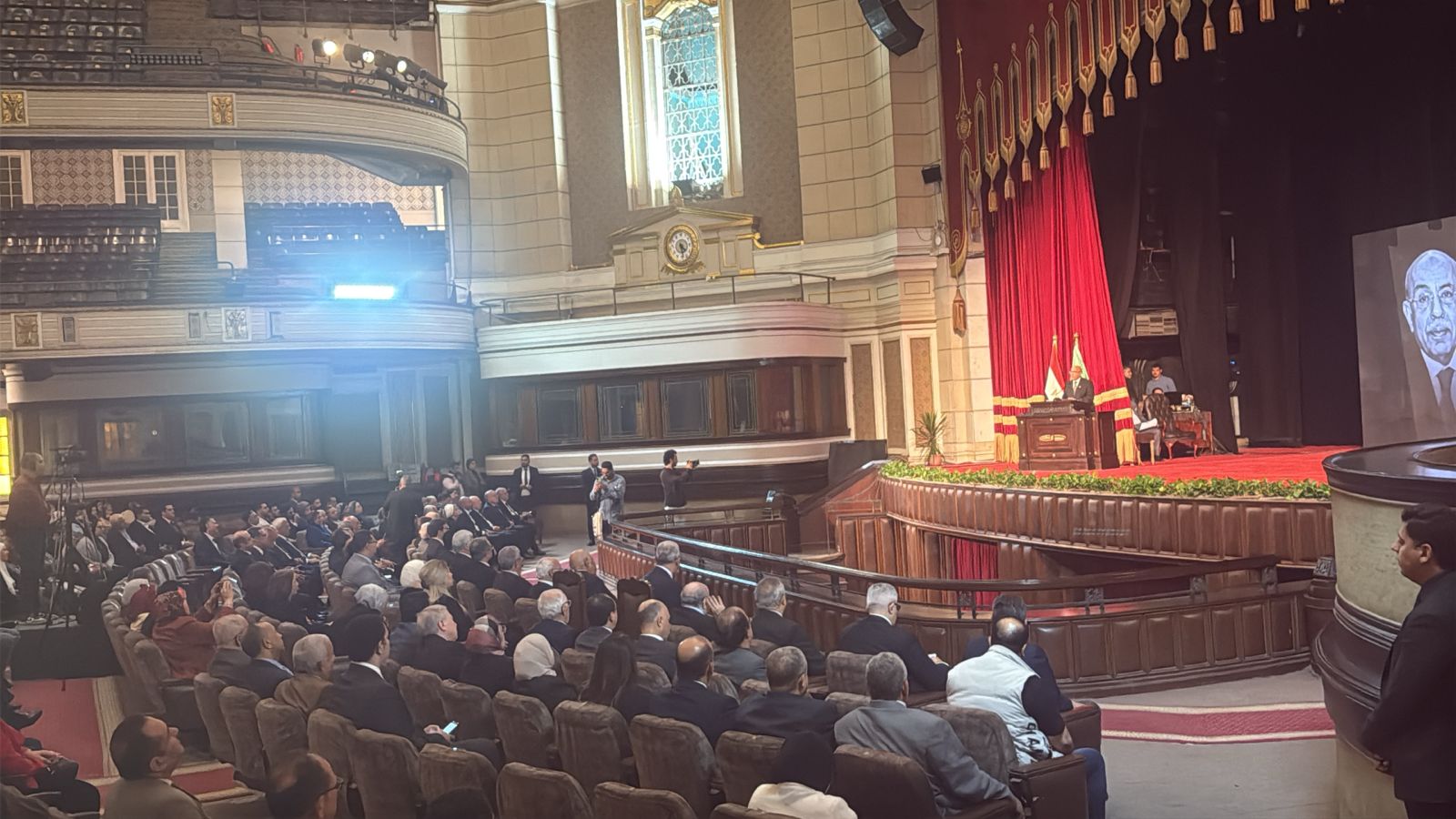 انطلاق حفل تأبين الدكتور مفيد شهاب بجامعة القاهرة