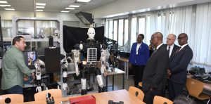 الجامعة الألمانية بالقاهرة تفتح آفاق التعاون مع وزير التعليم الرواندي في التعليم والهندسة وتكنولوجيا الغذاء 7 IMG 20260414 WA0059 الجامعة الألمانية بالقاهرة الجامعة الألمانية بالقاهرة تفتح آفاق التعاون مع وزير التعليم الرواندي في التعليم والهندسة وتكنولوجيا الغذاء موقع في الجامعة