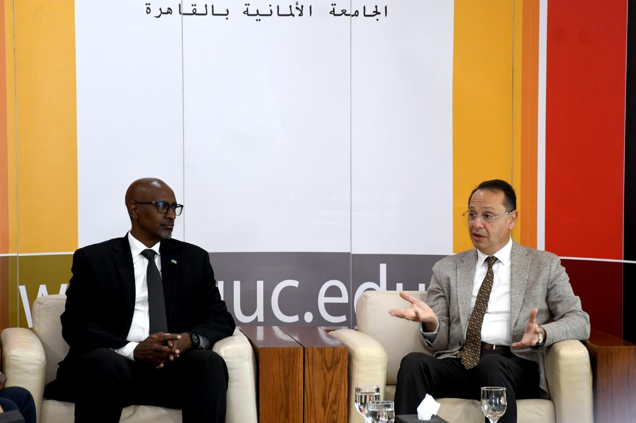 IMG 20260414 WA0062 الجامعة الألمانية بالقاهرة الجامعة الألمانية بالقاهرة تفتح آفاق التعاون مع وزير التعليم الرواندي في التعليم والهندسة وتكنولوجيا الغذاء موقع في الجامعة