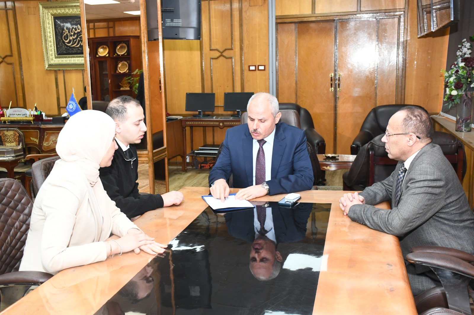 IMG 20260415 WA0051 جامعة قناة السويس جامعة قناة السويس تتسلم 2.4 مليون جنيه لسداد مصروفات الطلاب المتعثرين وذوي المهم موقع في الجامعة