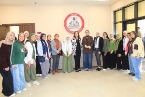 تكريم الإعلامية آية عبد الرحمن بإعلام عين شمس.. ورسائل ملهمة للطلاب 2 آية عبد الرحمن وطلاب إعلام عين شمس