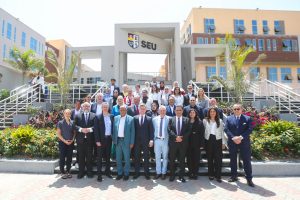 IMG 20260418 WA0026 جامعة ساكسوني مصر جامعة ساكسوني مصر تستقبل وفدًا برلمانيًا ألمانيًا لتعزيز الشراكات التعليمية الدولية موقع في الجامعة