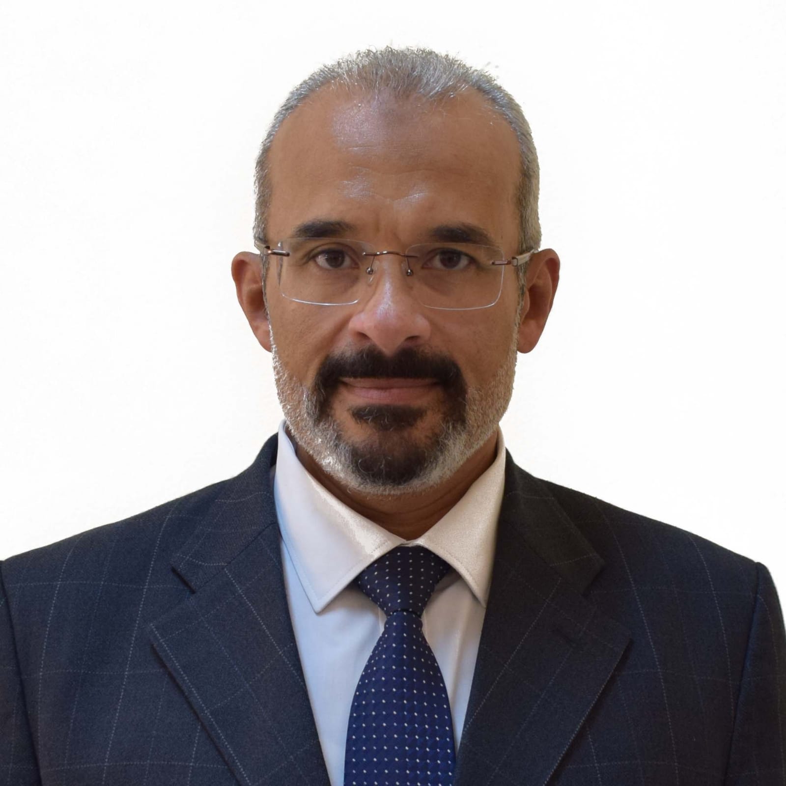 الدكتور هشام سالم عميد كلية الصيدلة بجامعة العبور للعلوم والتكنولوجيا