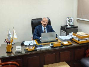 الدكتور هشام سالم عميد كلية الصيدلة بجامعة العبور للعلوم والتكنولوجيا
