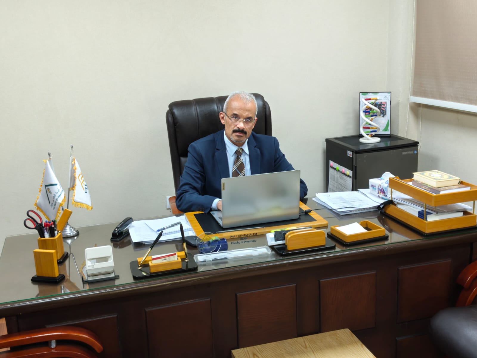 الدكتور هشام سالم عميد كلية الصيدلة بجامعة العبور للعلوم والتكنولوجيا