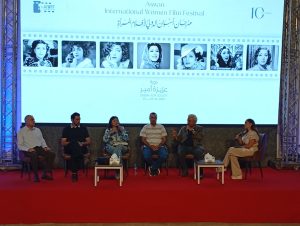 IMG 20260425 WA0036 جامعة أسوان تشارك في مهرجان أسوان الدولي لسينما جامعة أسوان تشارك في مهرجان أسوان الدولي لسينما المرأة وتبرز حضورًا طلابيًا واسعًا بمكتبة مصر موقع في الجامعة
