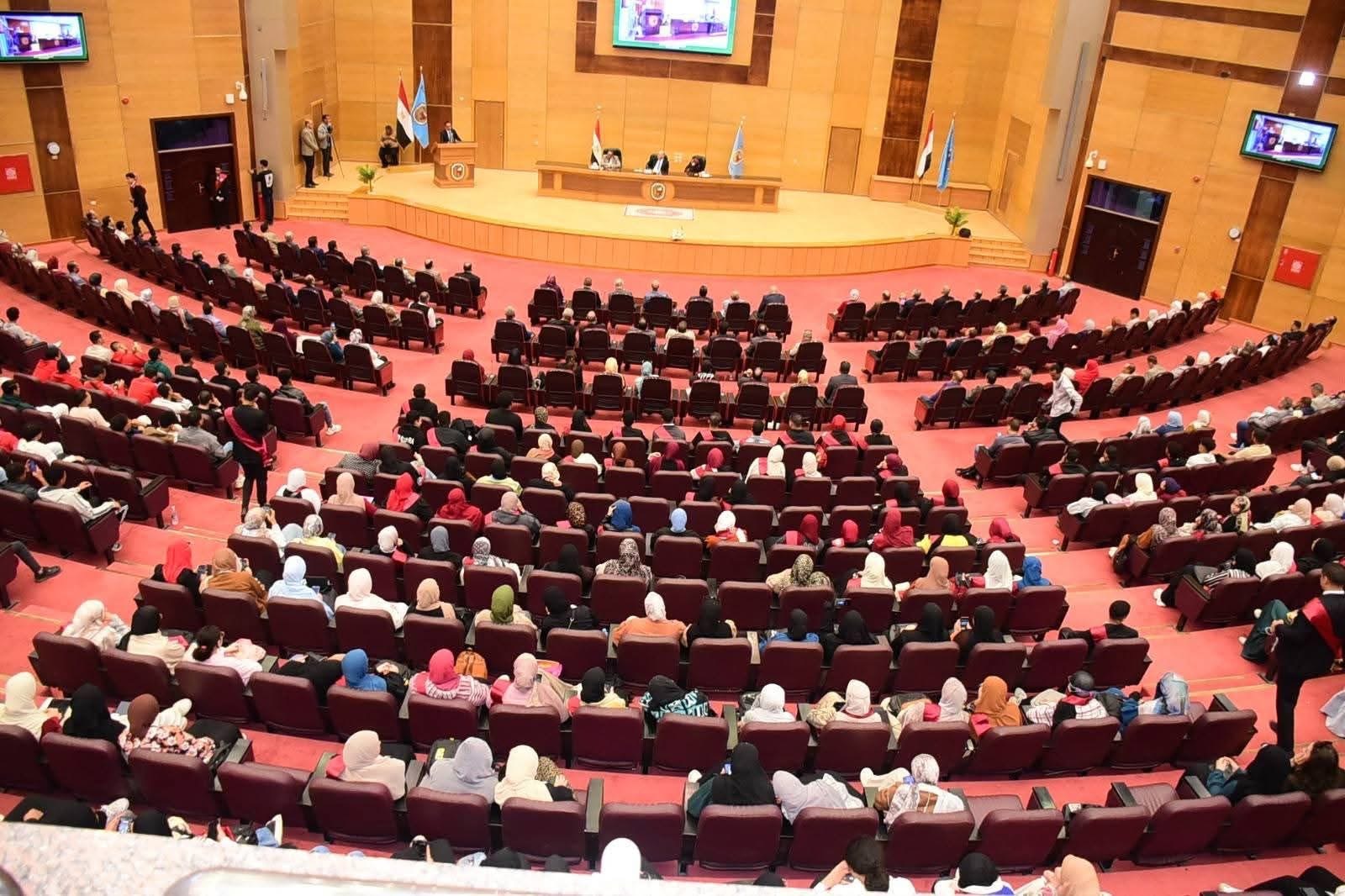 IMG 5494 جامعة سوهاج 54 بحثًا علميًا في مؤتمر جامعة سوهاج الدولي لدعم التنمية المستدامة.. تفاصيل موقع في الجامعة