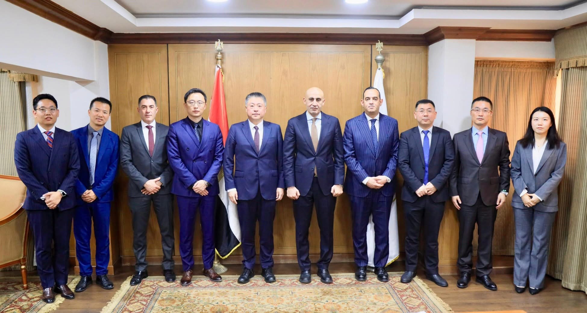 IMG 5541 دمج الثقافة المالية وزير التعليم يجتمع مع «هواوي» لتعزيز التحول الرقمي والذكاء الاصطناعي في المدارس موقع في الجامعة