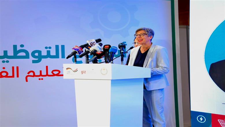 IMG 7309 مدرسة نهضة مصر للتكنولوجيا مديرة الـGIZ: نستهدف توفير وظائف لائقة لخريجي التعليم الفني في القطاعات الحديثة موقع في الجامعة