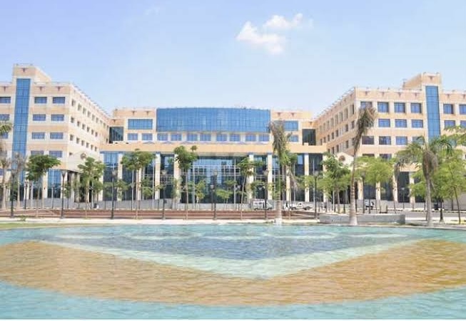 IMG 7570 الجامعات الخاصة المعتمدة في مصر قبل ما تختار جامعتك.. اعرف الفرق بين الجامعات الحكومية والخاصة والأهلية في مصر موقع في الجامعة