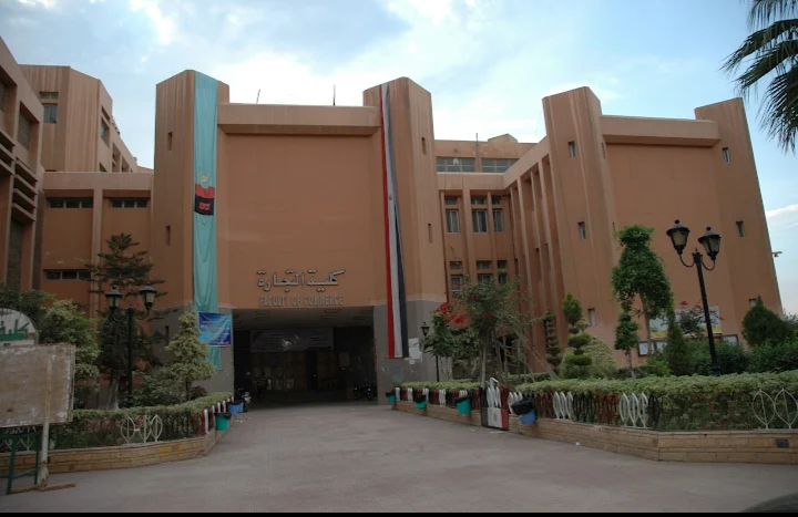 كلية التجارة بجامعة المنوفية